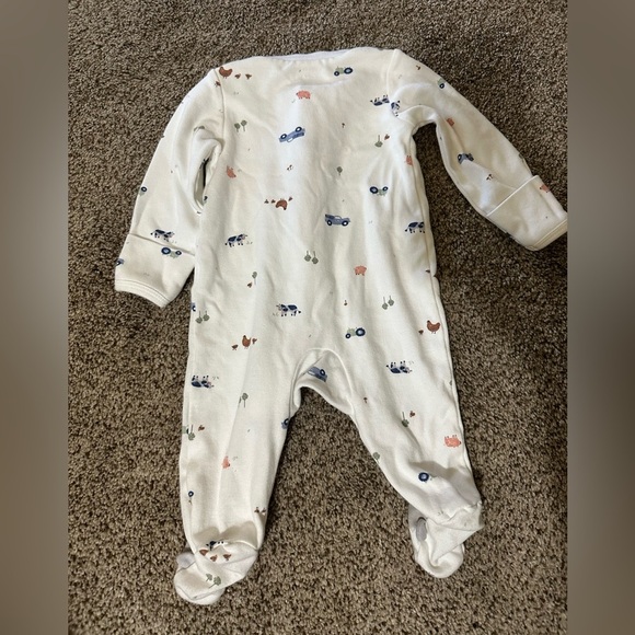 Carters farm/cow footies - Picture 4 of 4